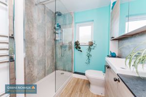Shower room- click for photo gallery